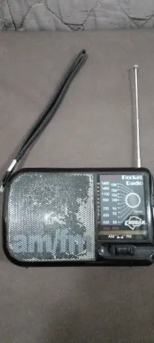 Rádio AM/FM portátil