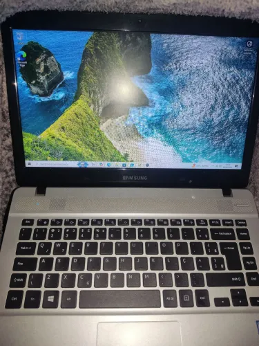 Notebook Samsung usado funcionando perfeitamente.