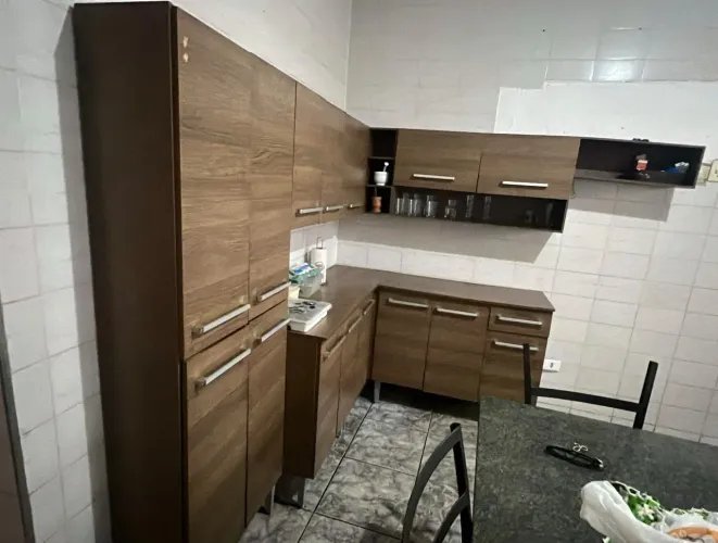 Armário de cozinha em ótimo estado