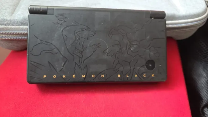 Nintendo Dsi edição especial pokémon. Troco por  switch Lite