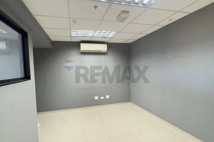 Sala comercial 45 m2 2 banheiros e 2 vagas