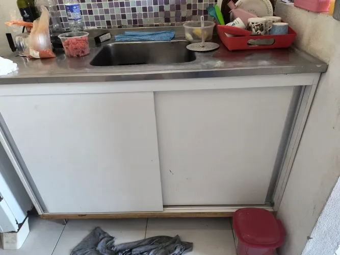 Pia de cozinha com armário