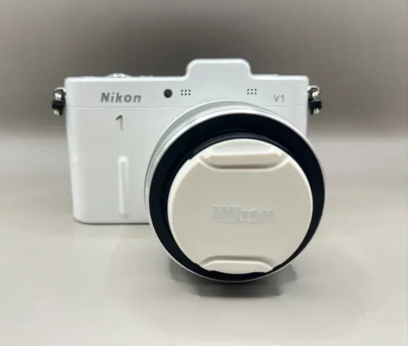 Máquina Fotográfica Nikon 1 V1 Mirrorless (branca) - retrô de colecionador