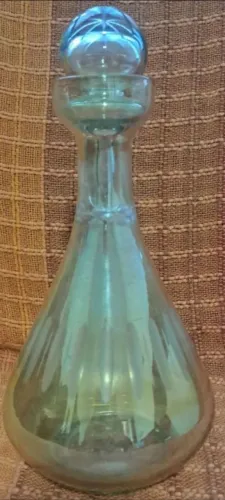 Licoreira vintage em vidro lapidado com tampa esférica !