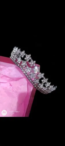 Coroa com pedras, pra casamento e formatura 