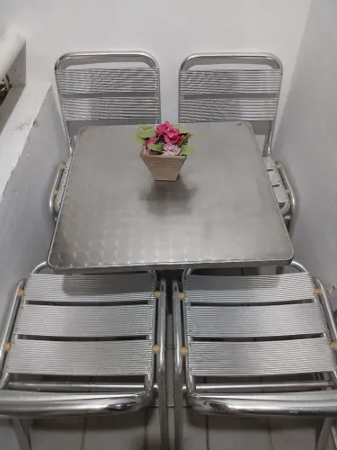 Conjunto Mesa com 4 Cadeiras de alumínio