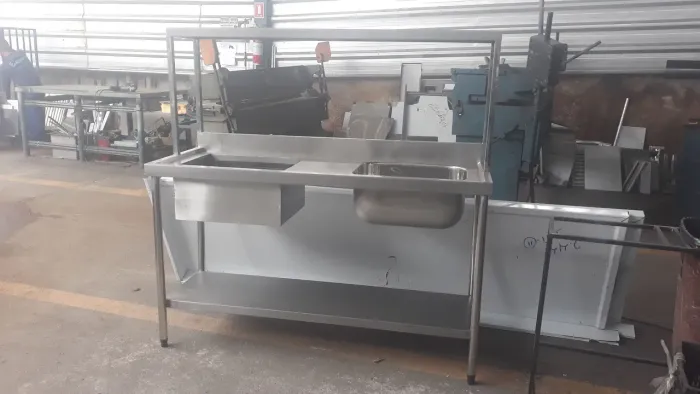 Pia 1cuba 1tanque 1prateleira acima 1paneleiro 545X1500X1490mm (Altura inclusa prateleira)