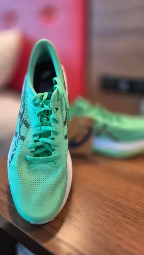 Tênis Corria Asics Sonic blast 42