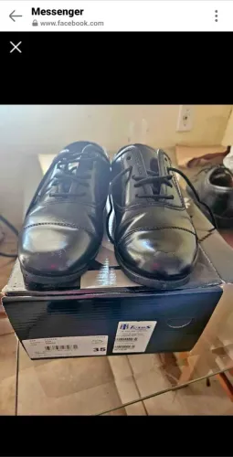 sapato militar em Couro- Preto - marca Kaluci número 35.