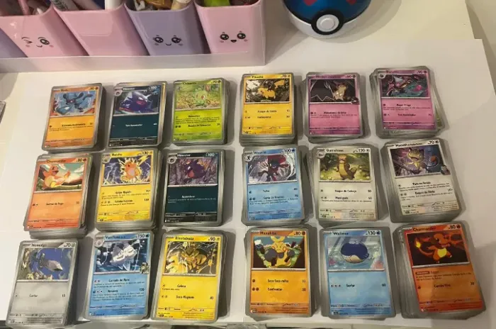 Lote de 900 cartas pokémon, só pokemon não tem treinadores não tem energias, (lote 2)