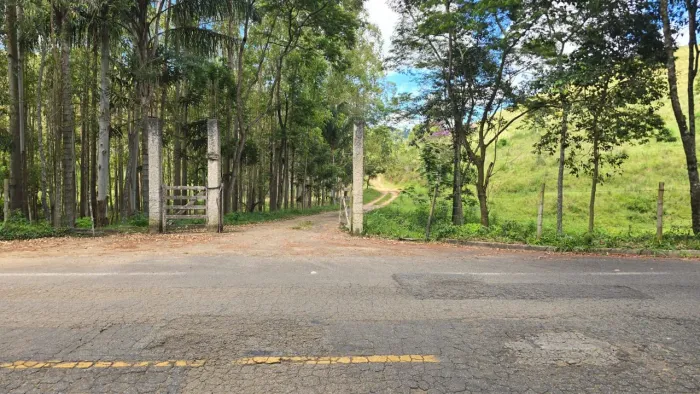 Fazenda em Conservatória - 28,5 Alq - Asfalto na Porta, Balança e Muita Água