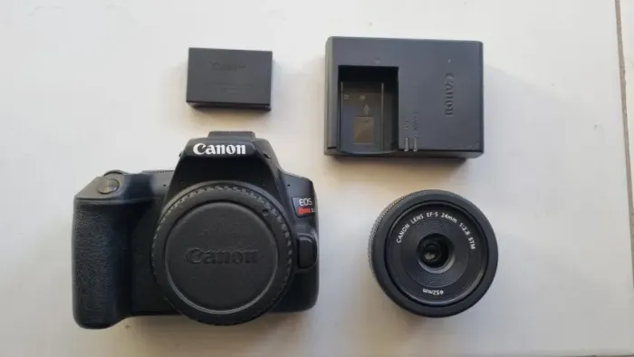 CANON SL3 COM LENTE CANON 24mm F 2.8 - ZERO CLICKS