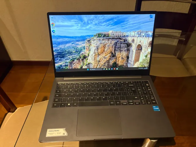 Galaxy Book 2 i3-1215U 16 de RAM 256GB SSD 15,6 completo com todos acessórios originais
