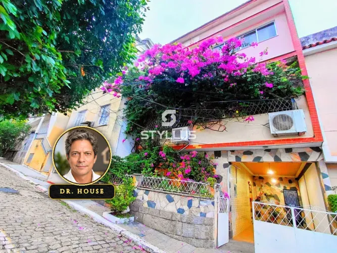 Casa de Vila Triplex com 4 Quartos e Piscina em Todos os Santos! M73P