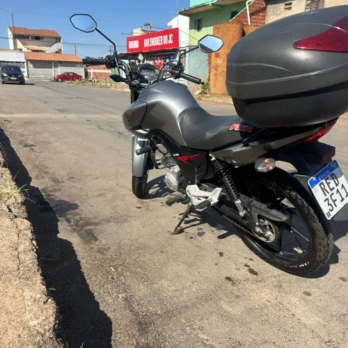 Vendo linda moto 160 top sem detalhes