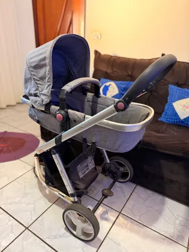 Carrinho de bebê safety com bebê conforto e base 