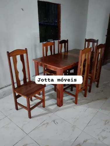 Mesa de jantar com 6 cadeiras trabalhadas em madeira de lei com acabamento fino 