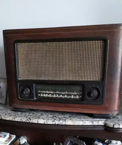 Rádio antigo ( excelente estado de conservação