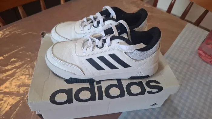 Tênis Adidas Tensaur original tamanho 32