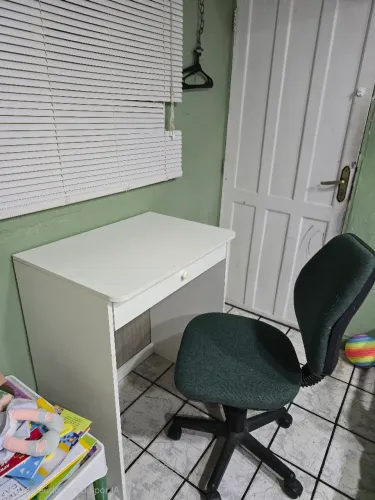 Escrivaninha e Cadeira de escritório