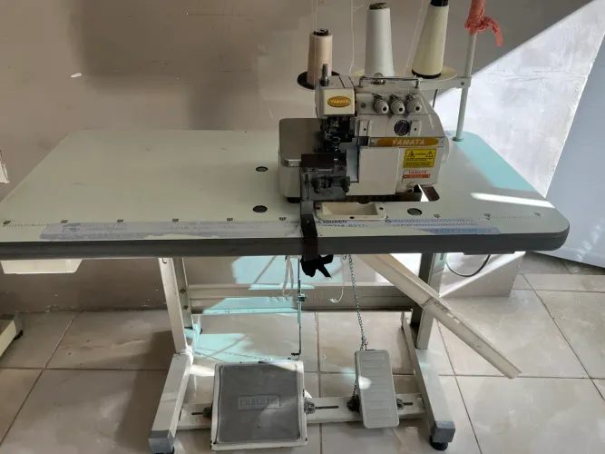 Máquina de Costura Industrial Overloke Yamata