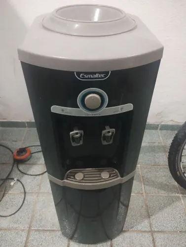 Bebedouro de coluna smaltec semi novo