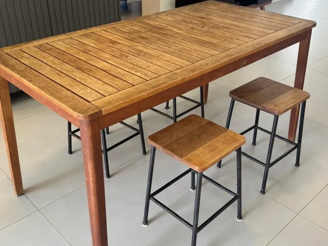 Mesa madeira tok stok com bancos