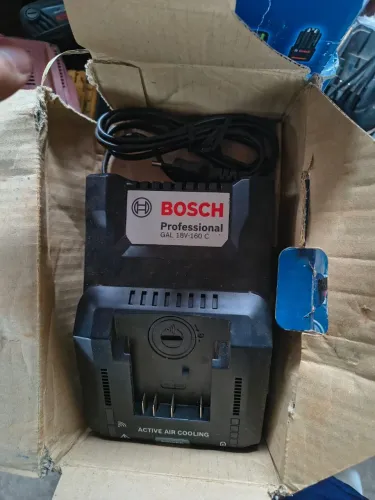 Carregador de Baterias Super Rápido Bosch GAL 18V-160 C Professional.