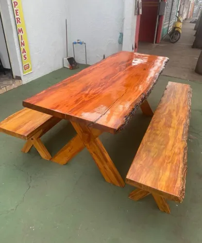 Mesa rústica sob medida 
