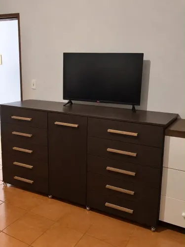 Cômoda 1 Porta e 3 Gavetas