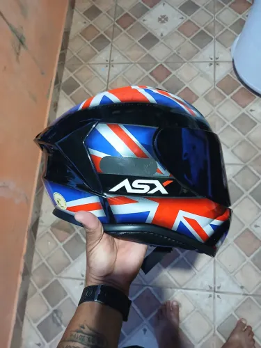 Vendo capacete esportivo