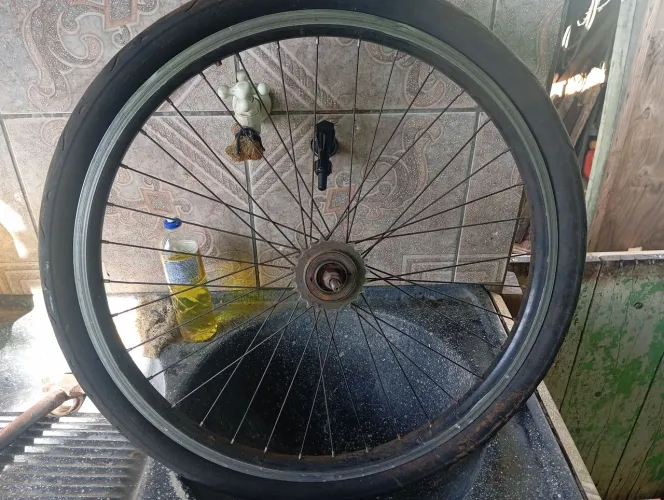 Vendo roda traseira de bike rolamentada vmaxx