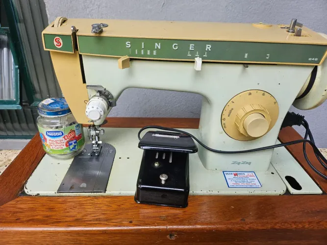Maquina de Costurar.