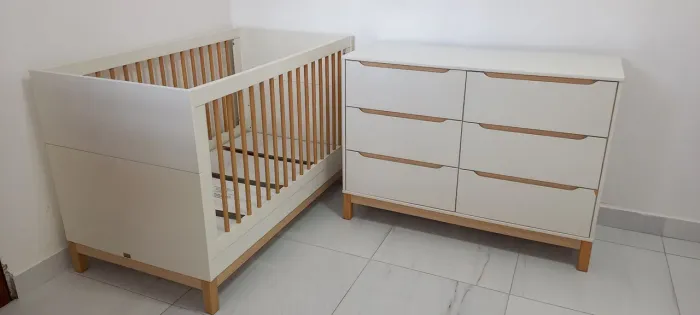 Vendo berço e cômoda cozy da quater em excelente estado.