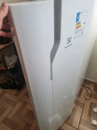 Geladeira electrolux 240 litros