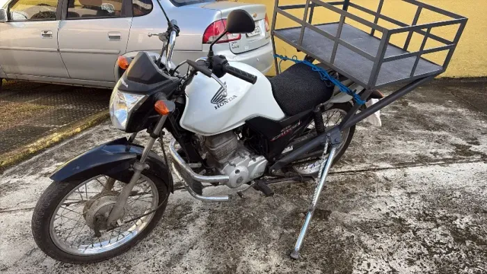 Vende-se Honda CG 125 Cargo em estado de zero