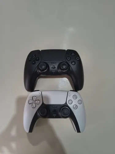 2 controles PS5 Funcionando perfeitamente.