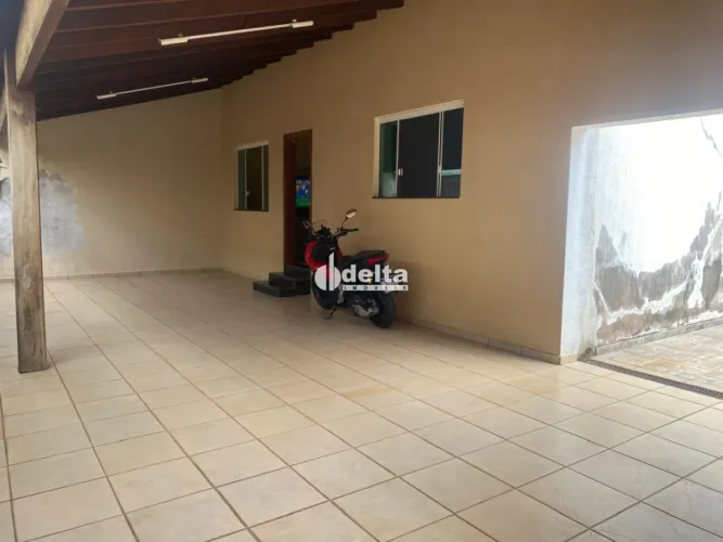 Casa residencial com 3 quartos sendo 1 suíte disponível para venda no bairro Santa Mônica