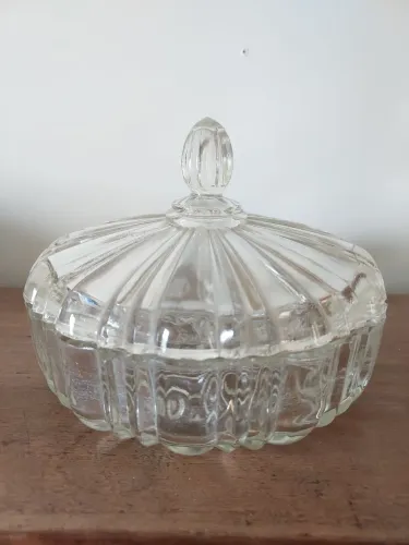 Antiga bomboniere em vidro - 17 cm de diâmetro