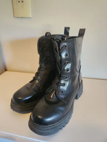 Vendo bota nova usada apenas uma vez 