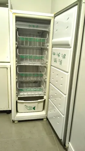 Freezer vertical Consul 121 litros