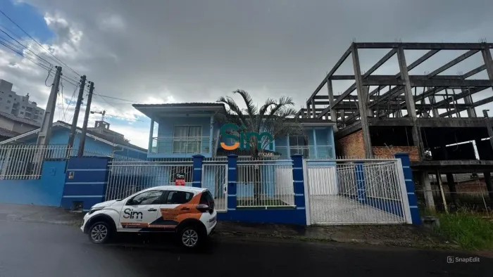 Casa residencial para alugar em Chapecó - 4 quartos, piscina e área de lazer