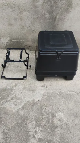 Baú para moto 90 litros e suporte para Yamaha Crosser. Motivo: Comprei um de 130 litros.