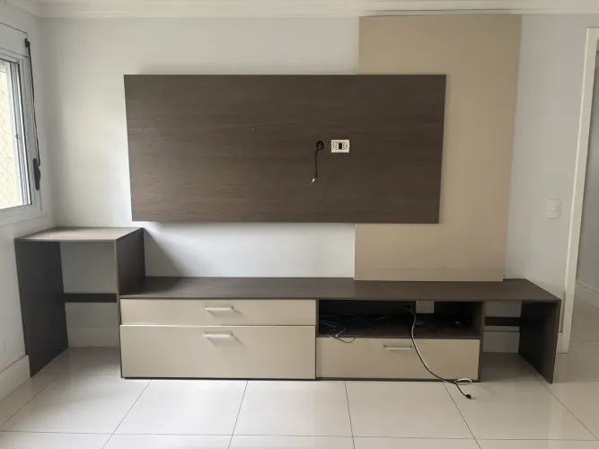 Lindo Rack medindo 2,75 em ótimo estado de conservação valor 600,00