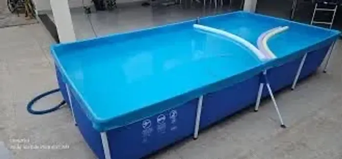 Piscina 2600 litros com bomba de filtro e flutuador