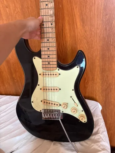 Guitarra strinberg 
