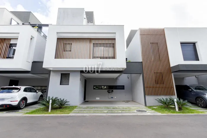Casa com 2 suítes no Condomínio House Santa Felicidade.