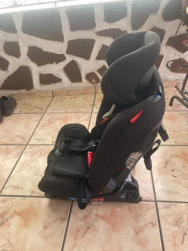 Cadeirinha Fiche Price 0 á 36kg muito nova.