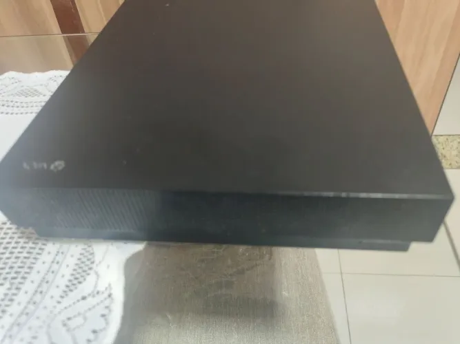 Xbox one x 1 giga de espaço no hd