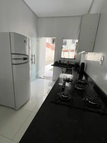 Alugo com casa com mobília